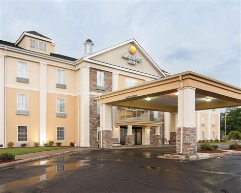 The hotel allows a maximum of two pets of up to 50 pounds (22. . Pet friendly hotels in monroe la
